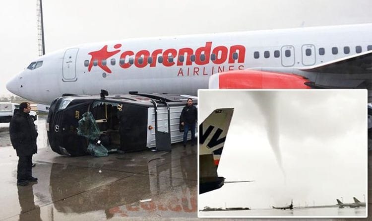 അതിശക്തമായ കാറ്റില്‍ പറന്ന് വിമാനങ്ങളും ബസുകളും