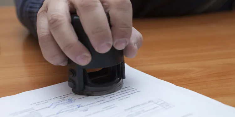 ആറ് മാസത്തിലധികമായി മടങ്ങിയെത്താത്ത പ്രവാസികളുടെ വിസ റദ്ദാക്കാൻ നടപടി ആരംഭിച്ചു