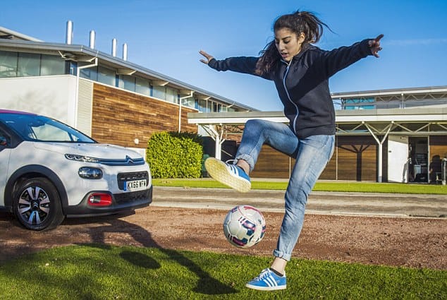 ഫ്രീസ്റ്റെെൽ ഫുട്ബോളിൽ ലിസയെ തോൽപ്പിക്കാനാവില്ല മക്കളെ... ; ഇവൾ പെൺപുലി