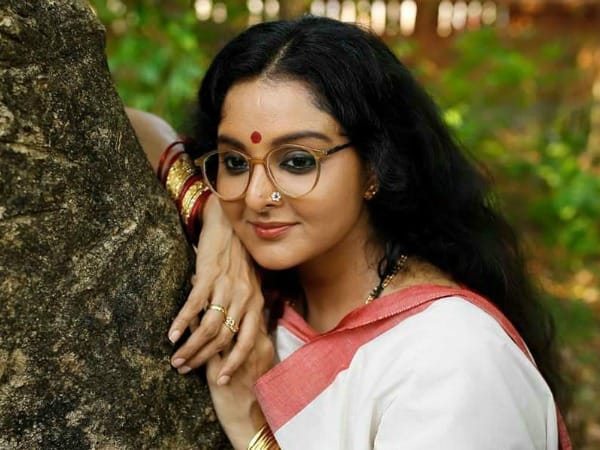 നീര്‍മാതളം പൂത്തകാലം; ആമിയിലെ ആദ്യ ഗാനമെത്തി