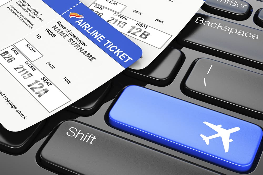 കണ്ണ് തള്ളി പ്രവാസികൾ; ഗൾഫിൽ നിന്നും നാട്ടിലെത്താൻ  വിമാന ടിക്കറ്റിന് വില അരലക്ഷം!