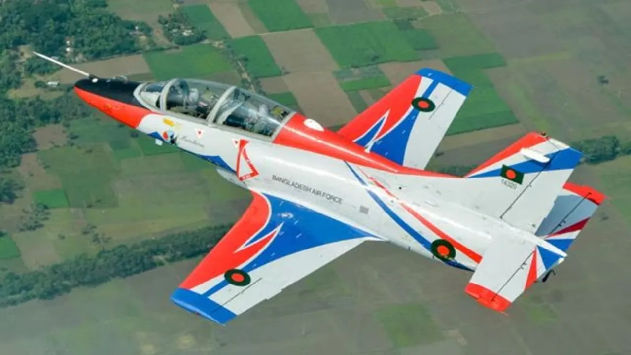 ബംഗ്ലാദേശിൽ സ്‌കൂളിലേക്ക് യുദ്ധവിമാനം തകർന്നുവീണു