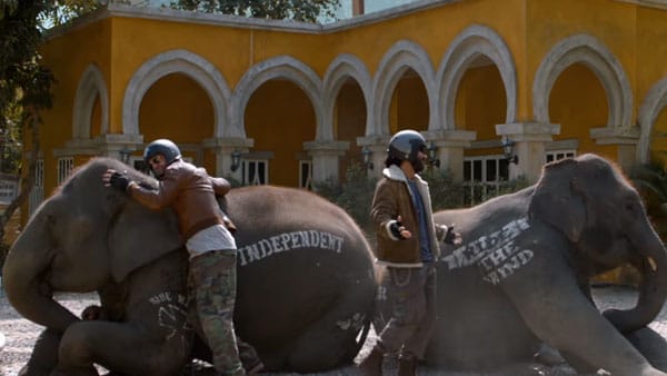 ബുള്ളറ്റിനെ ചൊറിഞ്ഞ് ബജാജ്; ഡോമിനാര്‍ പരസ്യം വൈറല്‍