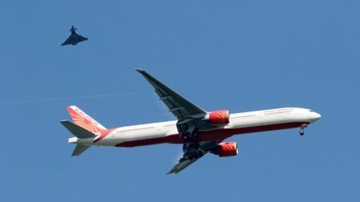 ബോംബ് ഭീഷണി; മുംബൈ - ന്യൂയോര്‍ക്ക് എയര്‍ ഇന്ത്യ വിമാനം അടിയന്തരമായി നിലത്തിറക്കി