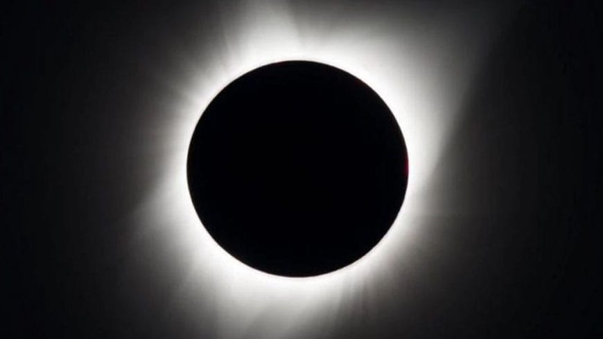 ബ്ലൂമൂണും ബ്ലഡ്മൂണും അല്ല ഇതാ ബ്ലാക്ക്മൂണ്‍ വരുന്നു