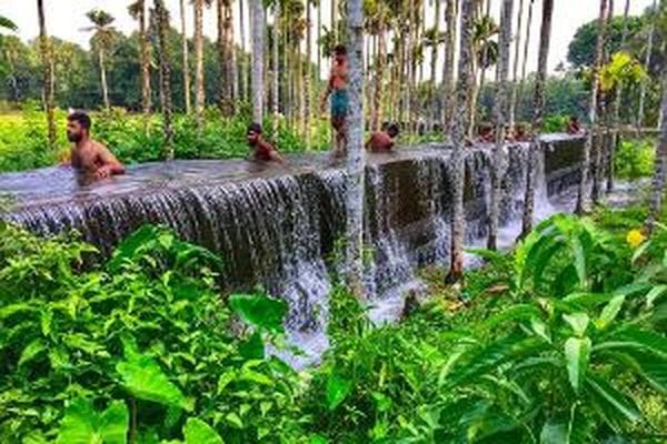 ഊഞ്ഞാപ്പാറ കനാലാണ് ഈ വേനലിലെ താരം