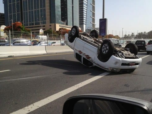 ദുബായില്‍  വാഹനാപകട ദൃശ്യങ്ങൾ പകർത്തിയാൽ പിടിവീഴും;  ആറു മാസം വരെ തടവും ഒന്നര ലക്ഷം മുതല്‍ അഞ്ചു ലക്ഷം ദിർഹം വരെ പിഴയും