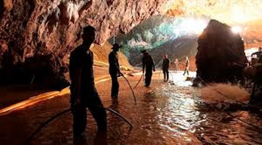 ഒടുവില്‍ ആ ആറുപേര്‍ പുറംലോകം കണ്ടു; തായ്‌ലന്റിലെ ഗുഹയില്‍ കുടുങ്ങിയ ആറു കുട്ടികളെ പുറത്തെത്തിച്ചു; രക്ഷാപ്രവര്‍ത്തനം തുടരുന്നു