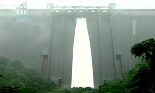 26 വര്‍ഷങ്ങള്‍ക്ക് ശേഷം ഇടുക്കി അണക്കെട്ട് തുറന്നു