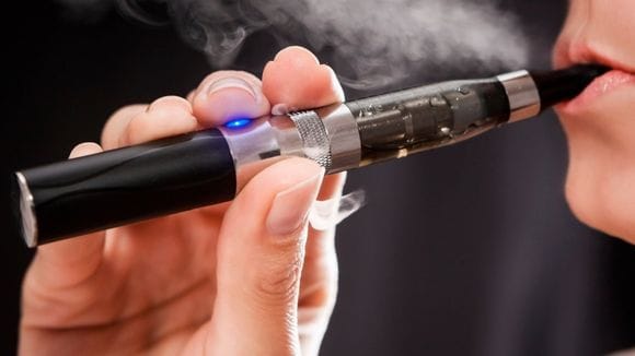 ഇ-സിഗരറ്റ് ഉപയോഗിച്ച് ദുബായിലെ മാളുകളില്‍ പുകവലിച്ചാൽ