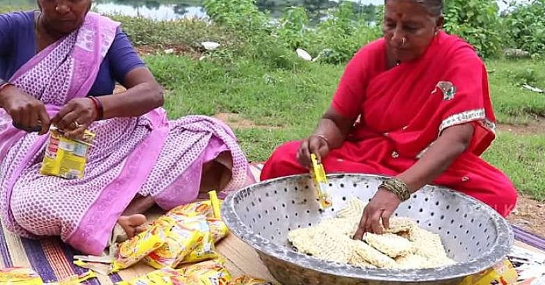 നൂറു മാഗി നൂഡിൽസ് പാക്കെറ്റുകൾ  ഒന്നിച്ചു പാചകം ചെയ്‌താല്‍ എങ്ങനെയുണ്ടാകും; എങ്കില്‍ ഈ വീഡിയോ ഒന്ന് കണ്ടു നോക്കൂ