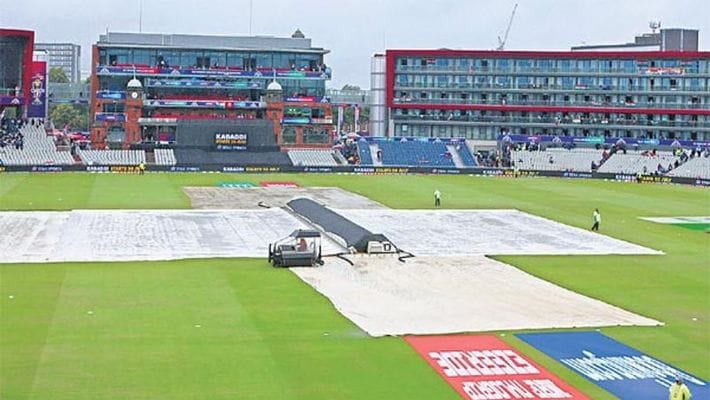 കലിതുള്ളി മഴ; ഇന്ത്യ-ന്യൂസിലന്‍ഡ് സെമി ഇന്ന് പുനരാരംഭിക്കും