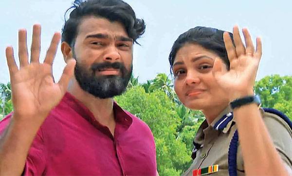 കേരളത്തിലെ ഒരു ഉന്നതഉദ്യോഗസ്ഥയുടെ ഗതി ഇതാണോ ?; ദീപ്തി ഐപിഎസിന്റയും സൂരജിന്റെയും മരണവാര്‍ത്ത സത്യമെന്ന് വിശ്വസിച്ച് ഉത്തരേന്ത്യക്കാര്‍