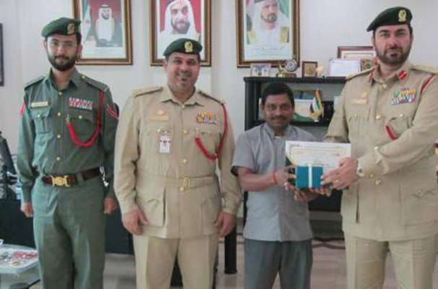 ഒരു ബാഗ് നിറയെ വിലമതിക്കാനാവാത്ത വജ്രാഭരണങ്ങള്‍ ലഭിച്ചിട്ടും പോലിസിനെ ഏല്‍പ്പിച്ചു;  ഇന്ത്യന്‍ ഇന്ത്യൻ ശുചീകരണ തൊഴിലാളിയെ ആദരിച്ച് ദുബായ് പോലീസ്