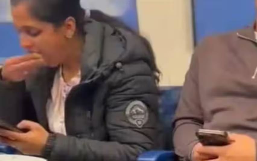 'അറപ്പ് തോന്നുന്നു'; ലണ്ടന്‍ ട്യൂബിലിരുന്ന് ചോറ് കഴിച്ചു, ഇന്ത്യക്കാരിക്ക് നേരെ അധിക്ഷേപം