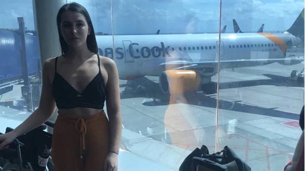 ശരീരം പ്രദർശിപ്പിച്ച് വസ്ത്രധാരണം; യുവതിയെ വിമാനത്തിൽ കയറ്റില്ലെന്ന് എയർലൈൻസ് ജീവനക്കാർ