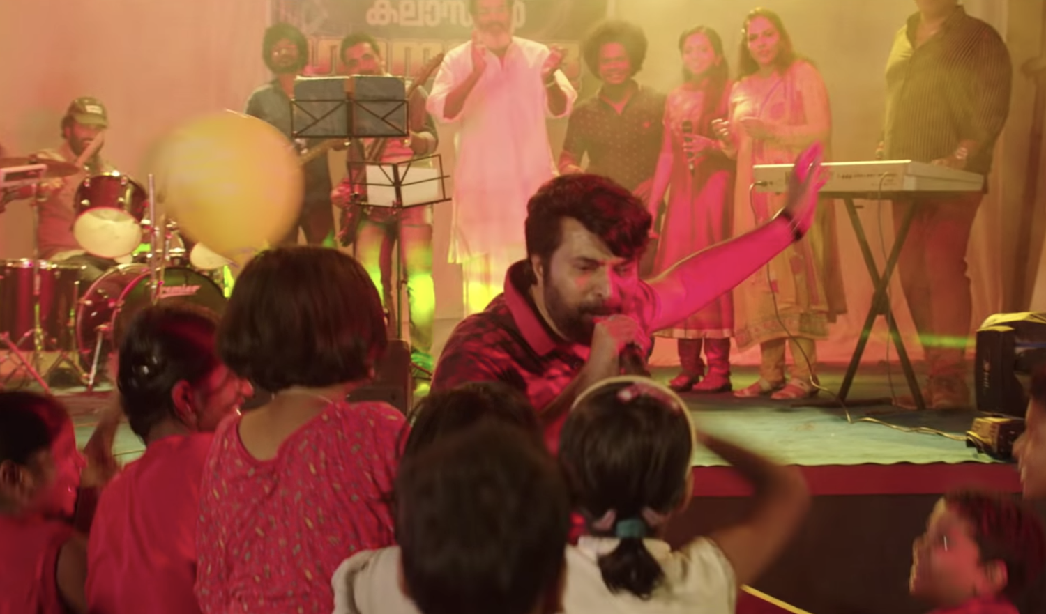 സ്കിറ്റ് കോമഡിയും ഗാനമേളയുമായി ഒരു എന്റെർറ്റൈനർ ഗാനഗന്ധർവ്വൻ !