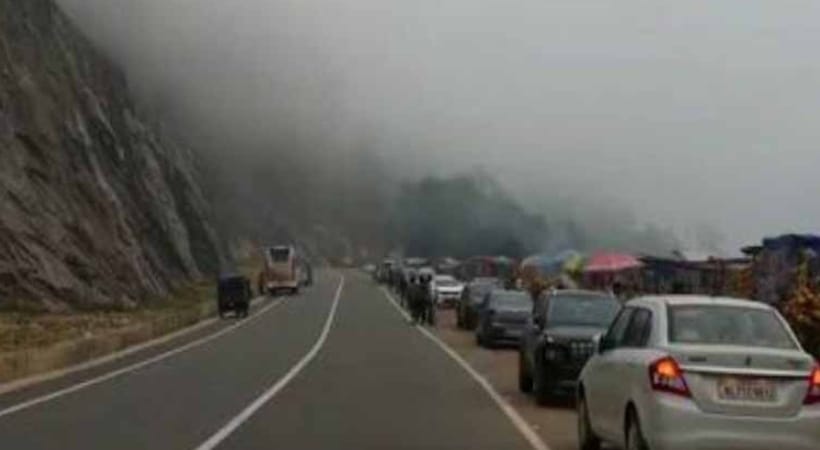 മണ്ണിടിച്ചിൽ ഭീഷണി; മൂന്നാർ ഗ്യാപ്പ് റോഡിൽ രാത്രി യാത്ര നിരോധിച്ചു