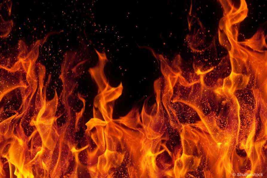 ജപ്തി ഭീഷണി ഭയന്ന് അമ്മയും മകളും  തീ കൊളുത്തി ആത്മഹത്യാ ശ്രമം നടത്തി: മകൾ മരിച്ചു