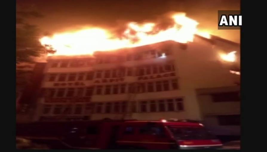 ഡല്‍ഹിയിലെ ഹോട്ടലില്‍ വന്‍ തീപ്പിടിത്തം: ഒമ്പത് മരണം, താമസക്കാരിൽ മലയാളികളും