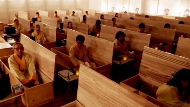 ജീവിച്ചിരിക്കെതന്നെ  സ്വന്തം മരണാനന്തര ചടങ്ങില്‍ പങ്കെടുക്കാം..!; ഇത് 'ലിവിങ് ഫ്യൂണറല്‍'