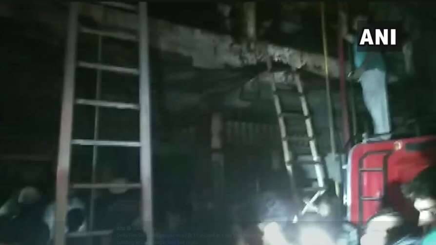 ഡല്‍ഹിയില്‍ നാലുനിലക്കെട്ടിടത്തില്‍ വന്‍ തീപ്പിടിത്തം, ആറുപേര്‍ മരിച്ചു