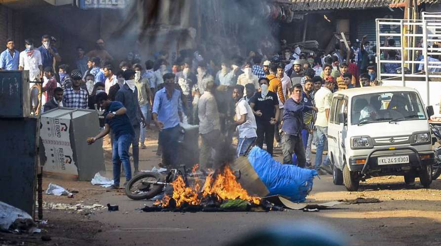 മംഗളൂരുവില്‍ പോലീസ് വെടിവെപ്പില്‍ രണ്ടുപേര്‍ കൊല്ലപ്പെട്ടു; ലഖ്‌നൗവില്‍ ഒരു മരണം
