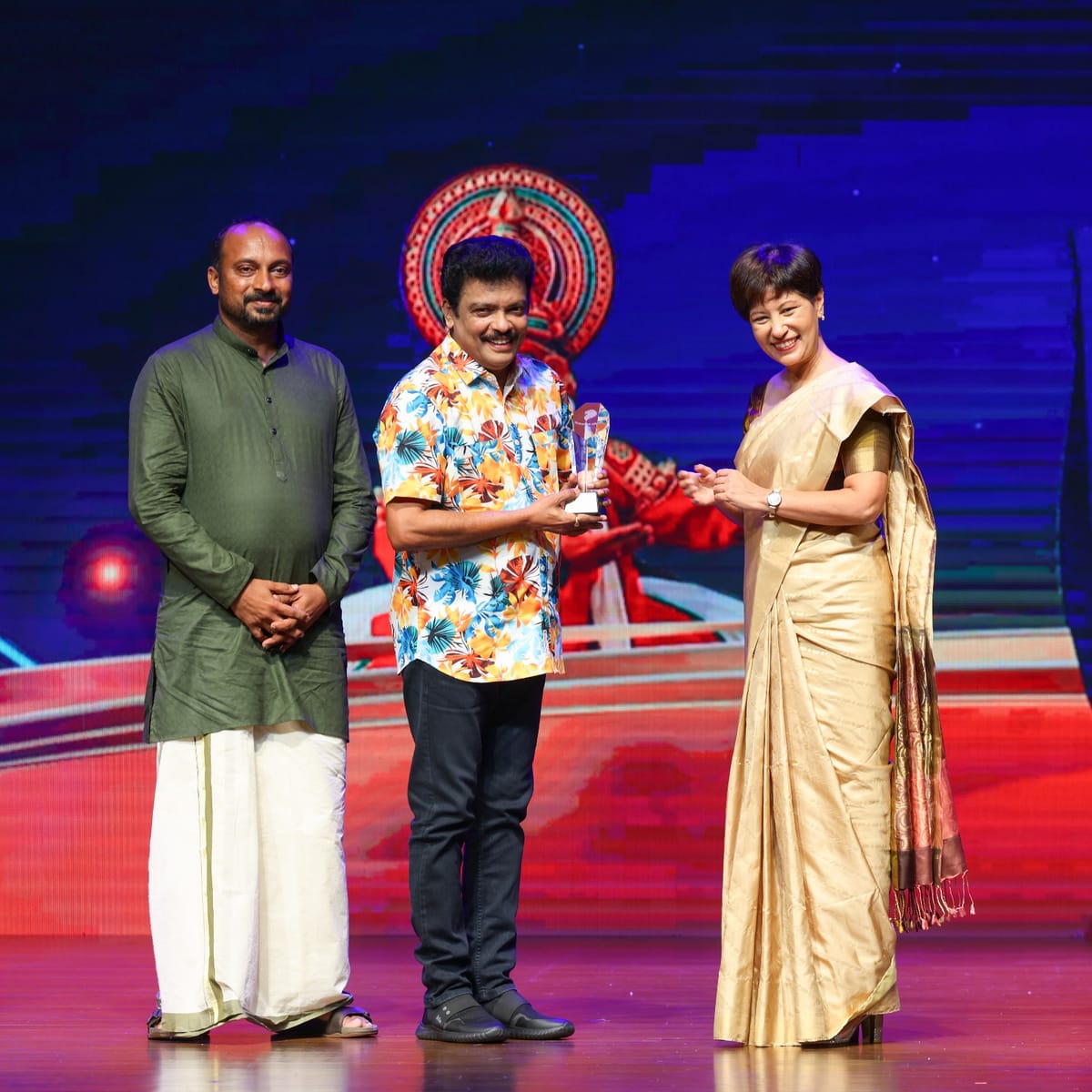 ജഗദീഷിന് സിംഹപുരി അവാര്‍ഡ്‌