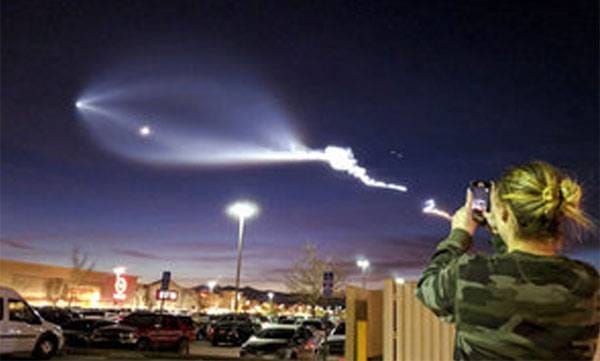 കാലിഫോര്‍ണിയക്കാരെ ഞെട്ടിച്ചു കൊണ്ട് ആകാശത്തു അന്യഗ്രഹജീവികള്‍ ?; സത്യം ഇതായിരുന്നു