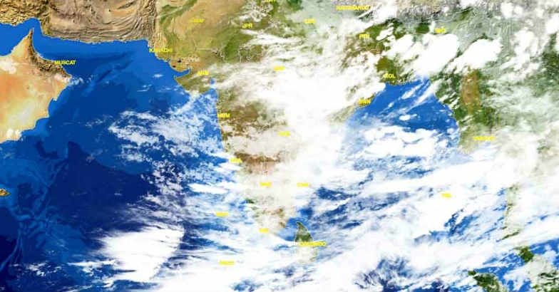 മഴക്കാറില്‍ മുങ്ങി കേരളം; കാലാവസ്ഥാ നിരീക്ഷണ ഉപഗ്രഹങ്ങള്‍ പുറത്ത് വിട്ടത് ഞെട്ടിക്കുന്ന ദൃശ്യങ്ങള്‍