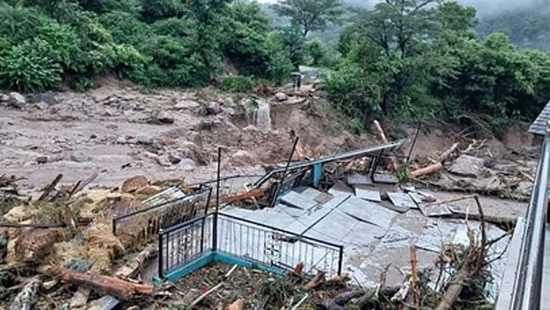 ഹിമാചലില്‍ മേഘവിസ്‌ഫോടനം; മരിച്ചവരുടെ എണ്ണം 50 ആയി ഉയർന്നു