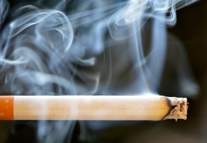 നിങ്ങൾക്ക് 'പുകവലിശീലമില്ലെങ്കിൽ'  ഈ കമ്പനി നിങ്ങള്‍ക്ക്  ശമ്പളത്തോടുകൂടി ആറ് ദിവസത്തെ അധികഅവധി തരും...!