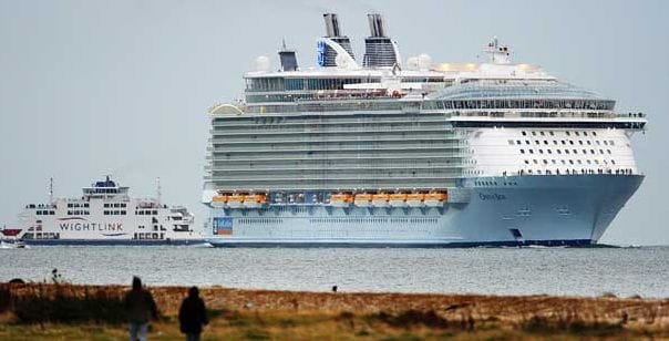 ഇതുവരെ ലോകത്തില്‍ നിര്‍മ്മിച്ചതില്‍ വച്ച് ഏറ്റവും വലിയ ആഡംബര കപ്പല്‍; വീഡിയോ