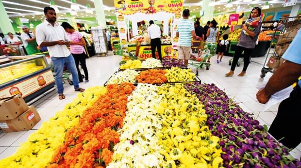 ഓണത്തെ വരവേല്‍ക്കാന്‍ പ്രവാസിമലയാളികള്‍ ഒരുങ്ങി; പൂക്കളും പച്ചക്കറികളും എത്തിത്തുടങ്ങി