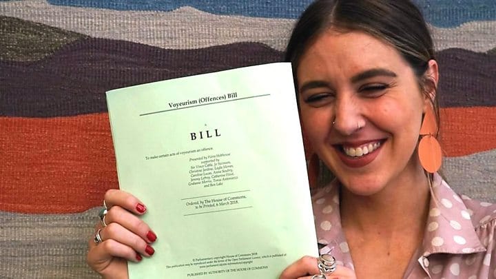 അപ്സ്കര്‍ട്ടിങ്ങ് ഇനി ക്രിമിനൽ കുറ്റം: വിജയം ജീനയുടെ ഒന്നര വര്‍ഷം നീണ്ട പോരാട്ടത്തിന്