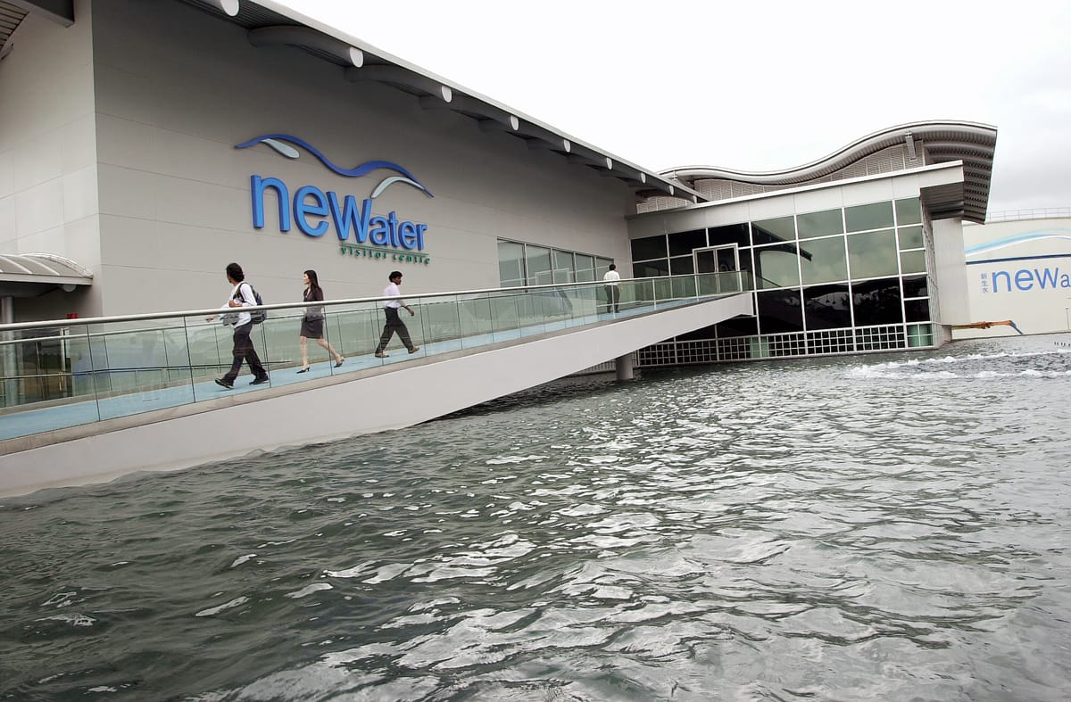 സിംഗപ്പൂരില്‍ ഒരു വ്യക്തി ദിവസേന ഉപയോഗിക്കുന്നത് ശരാശരി 151 ലിറ്റര്‍ വെള്ളം,ഒരു മാസത്തേക്ക് ഒരു ഫ്ലാറ്റില്‍ വേണ്ടത് 15000 ലിറ്റര്‍ വെള്ളം .