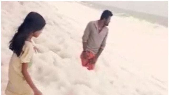 പാപനാശം കടപ്പുറത്ത് കടല്‍ പതഞ്ഞ് പൊങ്ങി