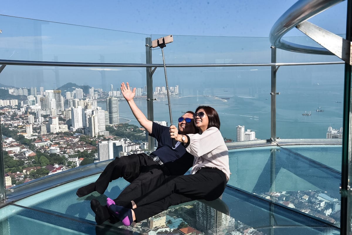 മലേഷ്യയിലെത്തുന്ന സഞ്ചാരികൾക്കായി റെയിൻബോ  സ്കൈവാക്ക്