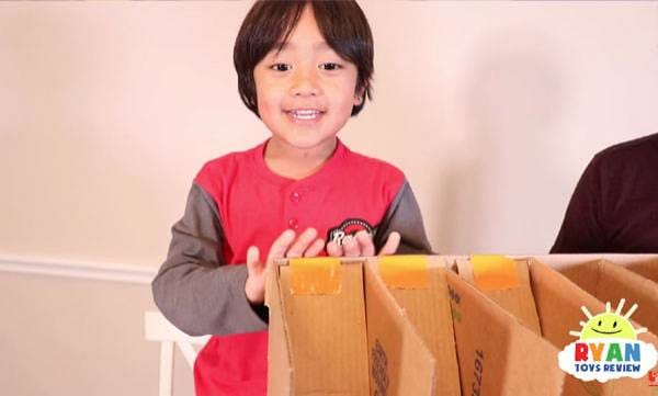 ഇത്തിരിപോന്ന ഈ ആറുവയസ്സുകാരന്‍ ഒരു വര്ഷം സമ്പാദിക്കുന്നത്  70 കോടി രൂപ