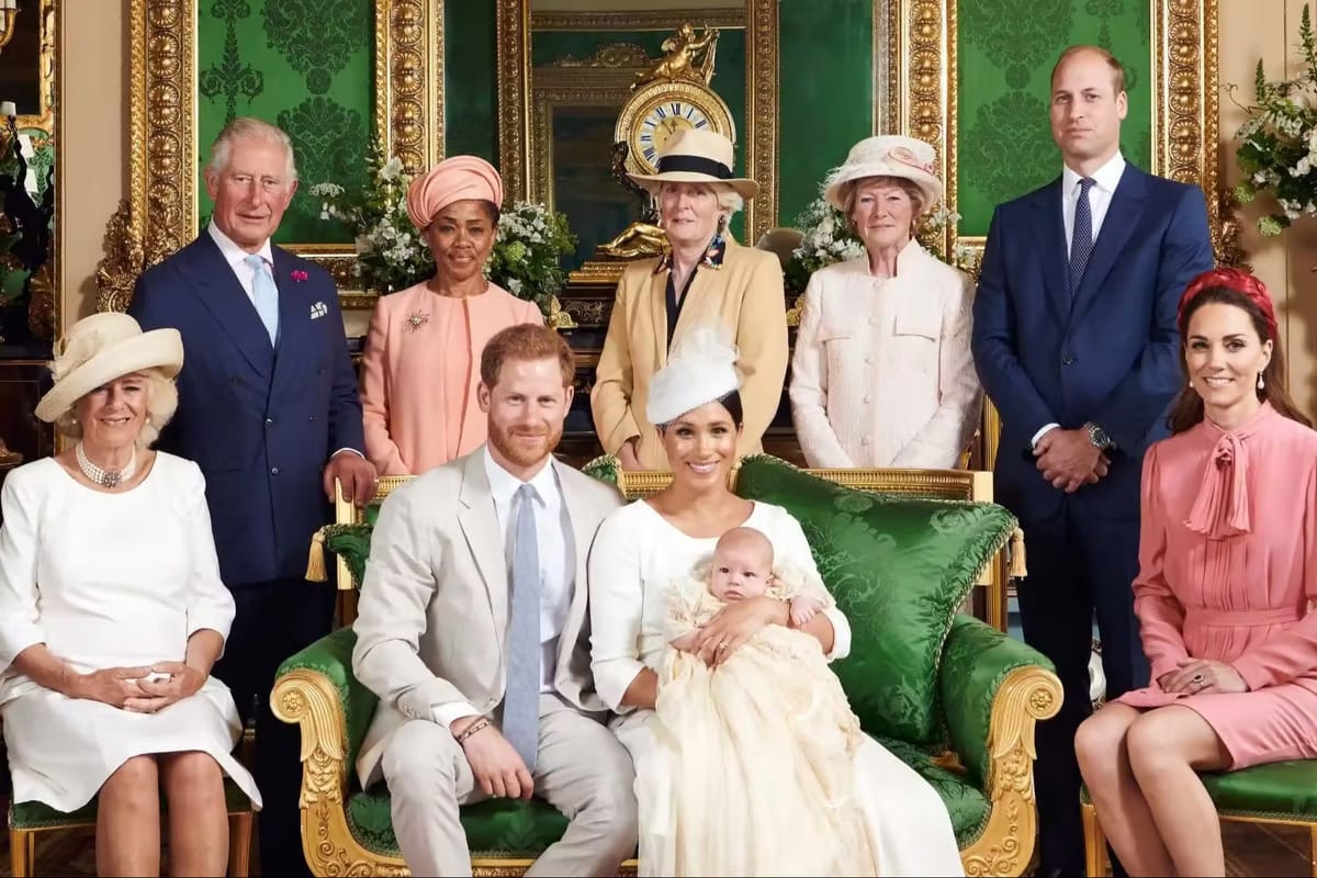 വൈകുന്നേരം ആറ് മണിക്ക് ശേഷം ബ്രിട്ടീഷ് രാജകുടുംബം തൊപ്പികള്‍ ഉപേക്ഷിക്കുന്നത് എന്തുകൊണ്ട്?