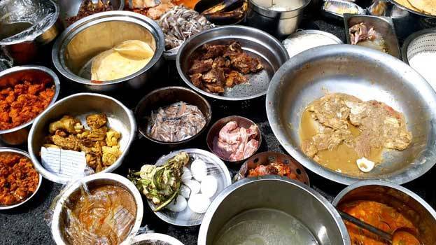 ചാവക്കാട് ഹോട്ടലുകളിൽ പരിശോധന; പിടിച്ചെടുത്തത്ത് പഴകിയ ഭക്ഷണം