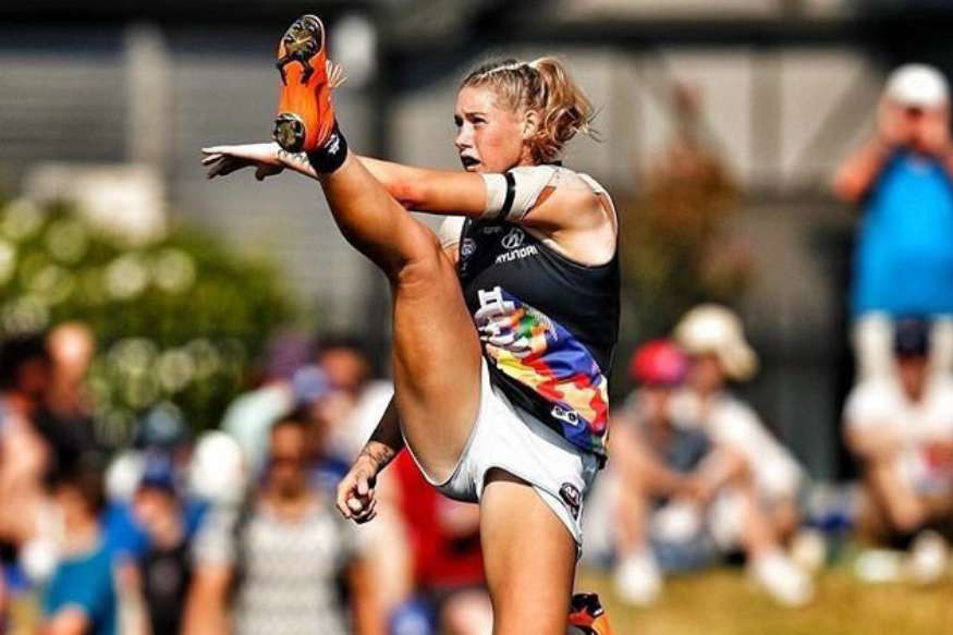 വിവാദ ചുഴിയിൽപെട്ട്  വനിതാ ഫുട്ബോളറുടെ  ചിത്രം; സോഷ്യല്‍ മീഡിയ ആക്രമണത്തെ അപലപിച്ച് ഓസ്‌ട്രേലിയന്‍ പ്രധാനമന്ത്രി