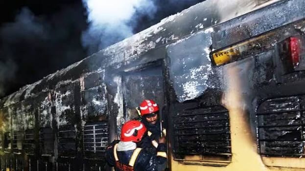 എലത്തൂരിൽ ഷാരൂഖ് സെയ്‌ഫി തീവച്ച അതേ ട്രെയിനിൽ  വീണ്ടും  തീപിടിത്തം, ഒരു ബോഗി പൂർണമായും കത്തി, അട്ടിമറിയെന്ന് സംശയം, നിർണായക സി സി ടി വി ദൃശ്യം പുറത്ത്