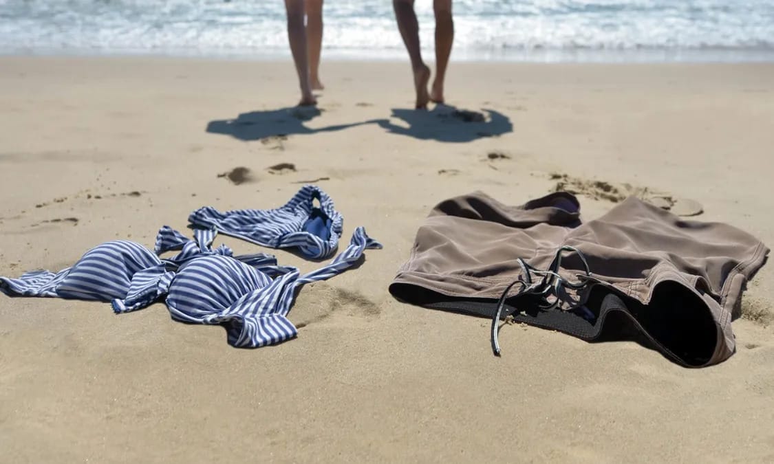 ജർമനിയിലെ ന്യൂഡിസ്റ്റ് ബീച്ചുകളിലേക്ക് വസ്ത്രം ധരിച്ചെത്തുന്നവർക്ക് വിലക്ക്