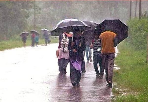 തെക്കന്‍ കേരളത്തില്‍ കനത്ത മഴ;  ഇന്നും നാളെയും 11 ജില്ലകളിൽ ജാഗ്രത നിർദ്ദേശം