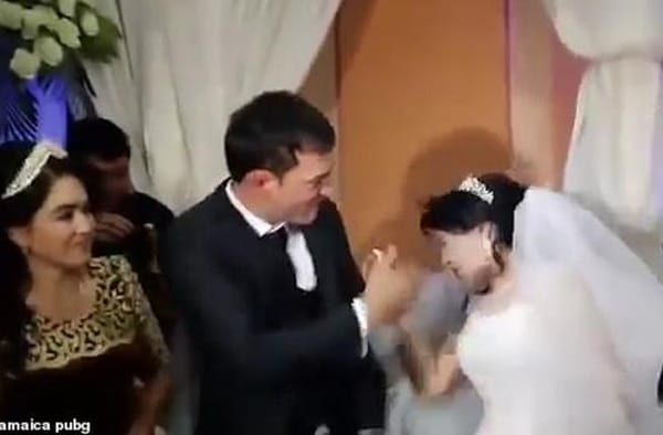 വിവാഹ വേദിയിലെ കുറുമ്പ് ഇഷ്ടപ്പെട്ടില്ല; വരന്‍ വധുവിന്റെ മുഖത്തടിച്ചു