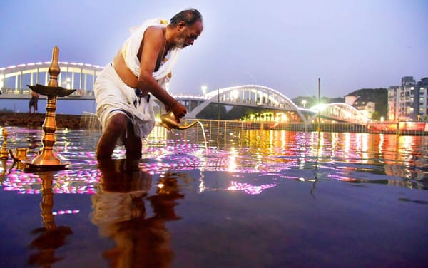 ഇന്ന് ശിവരാത്രി; ഭക്തി സാന്ദ്രമായി ആലുവ മണപ്പുറം