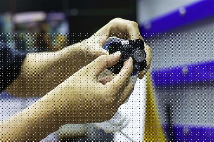 പ്രമുഖ അടിവസ്ത്ര ഷോറൂമിലെ ഡ്രസിംഗ് റൂമില്‍ ഒളിക്യാമറ വെച്ചതായി പരാതി