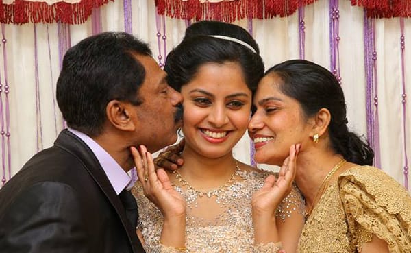 'മിനുങ്ങും മിന്നാമിനുങ്ങേ മിന്നിമിന്നി തേടുന്നതാരേ...': വേദനയോടെ ഏറ്റുവാങ്ങി സോഷ്യൽ മീഡിയ