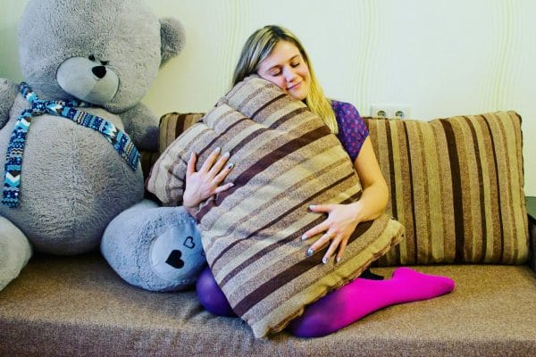 അന്നയ്ക്ക് വെറുതേ സോഫയിൽ ഇരുന്നാൽ മതി. മാസശന്പളം 64,000  രൂപ. ലോകത്ത് ഇങ്ങനെയും ജോലികളുണ്ട്